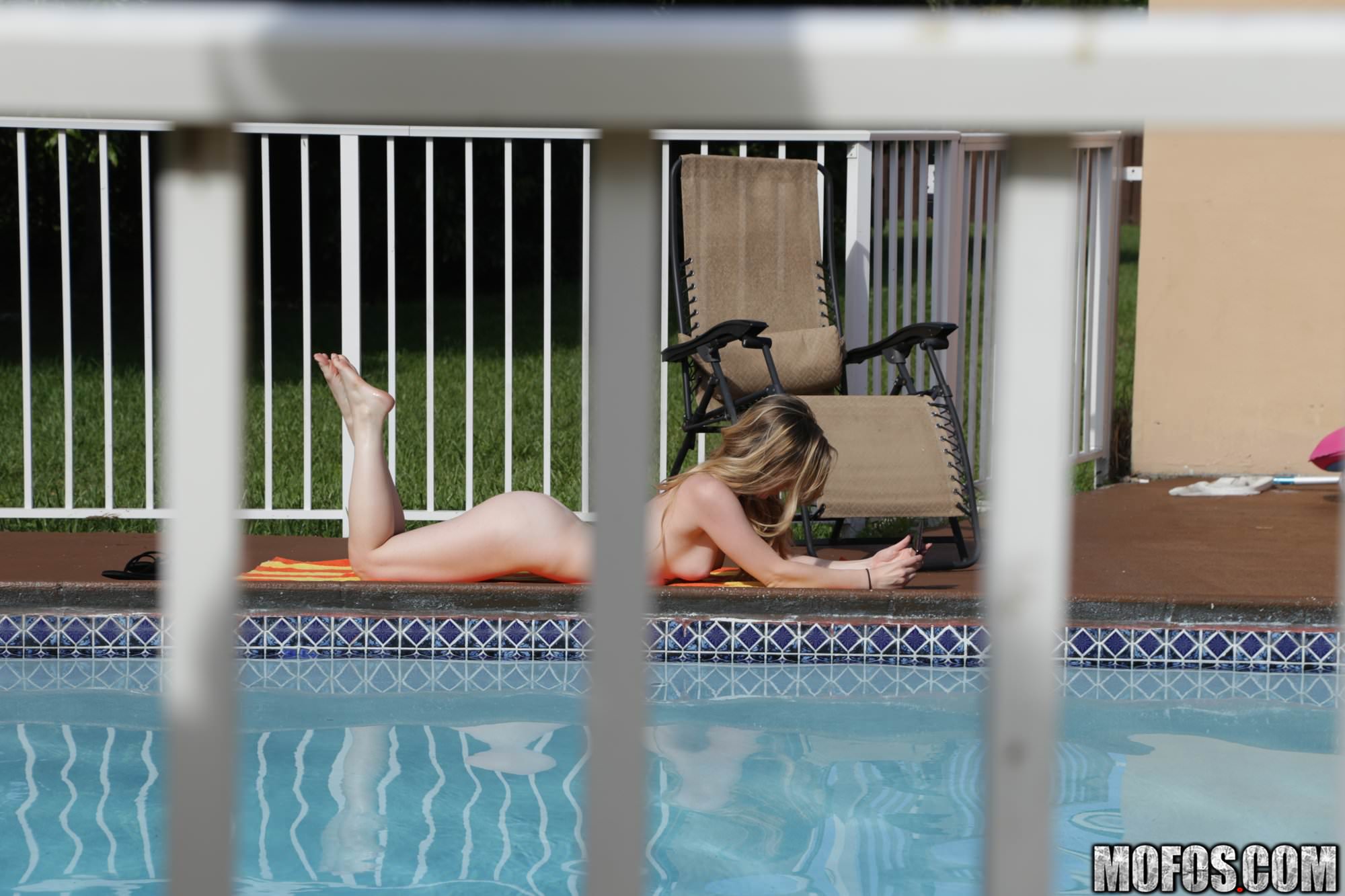 Daisy Chainz, nude, blonde, pool, strip, bikini