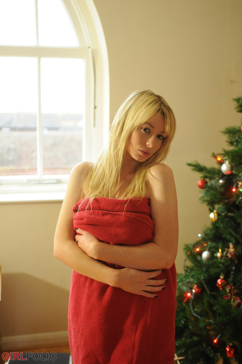 Kirsty Corner, blonde, nude, busty, Christmas, upboob