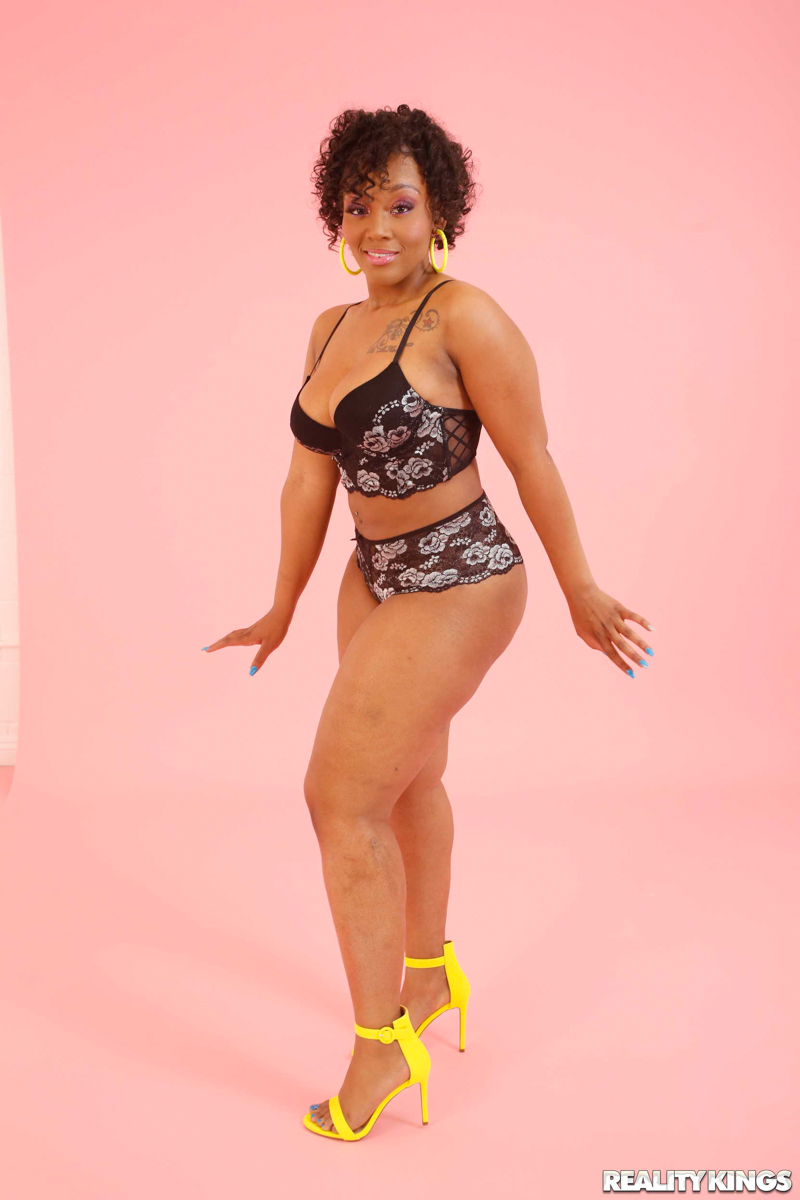 Mimi Curvaceous, naked, shaved, ebony, busty, heels, sprinkles