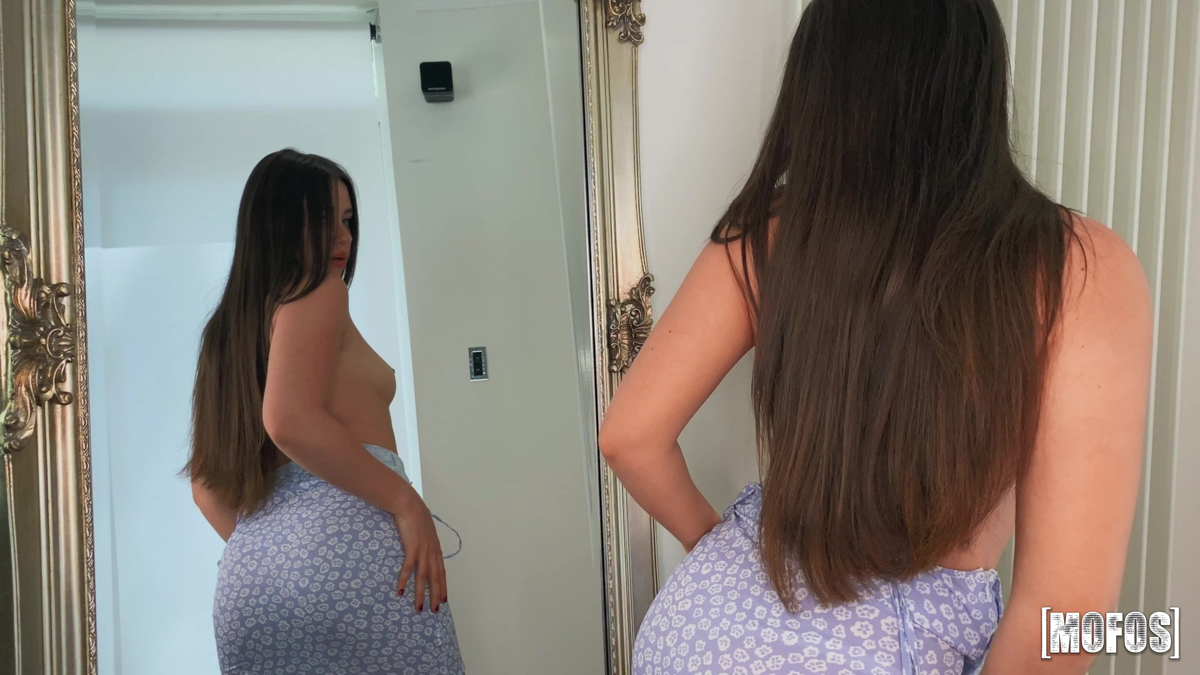 Tina Bilyanova, brunette, naked, shaved, ass, pose, mirror