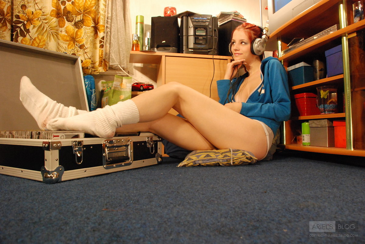 Gabriella Lupin, redhead, flash, headphones, shorts